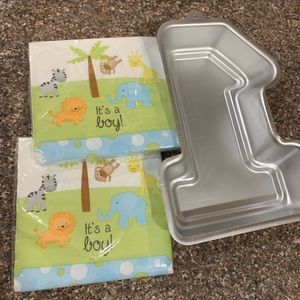 Number 1 cake mold with 2 dinner napkin